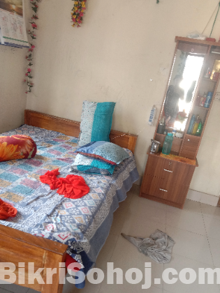 আলমারি ওয়াডরফ মেরসিভ ডেসিন রেক খাট